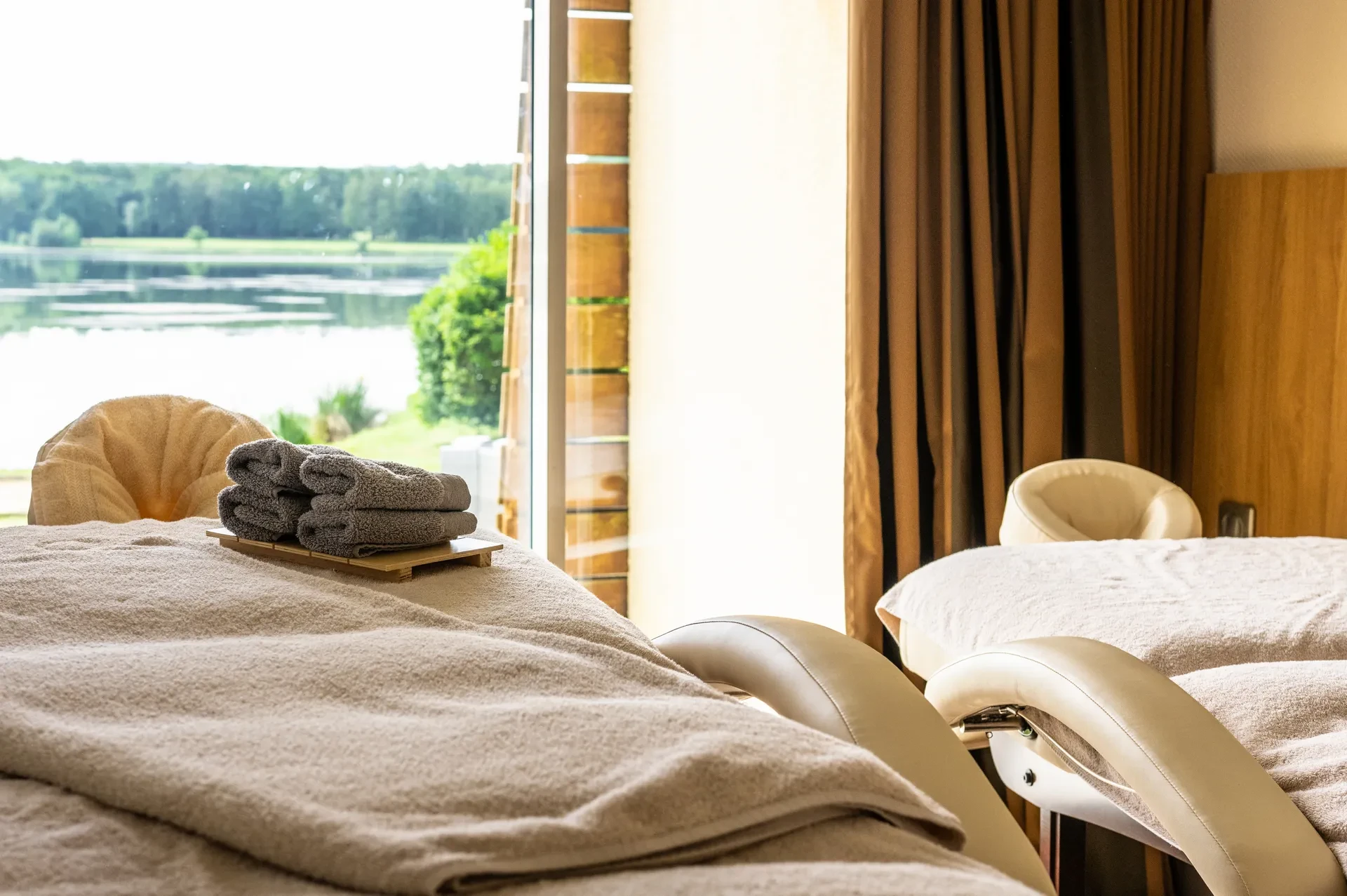 Table de massage avec vue sur un lac